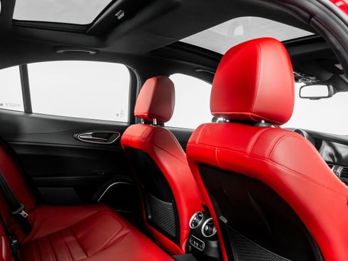 Used 2023 Alfa Romeo Giulia Sprint image 51