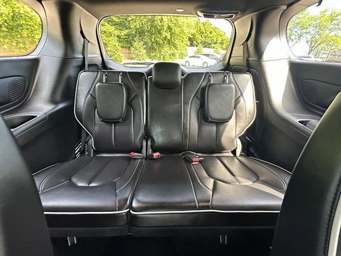 Used 2025 Chrysler Pacifica Limited FWD image 23