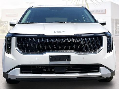Used 2026 Kia Carnival FWD image 25
