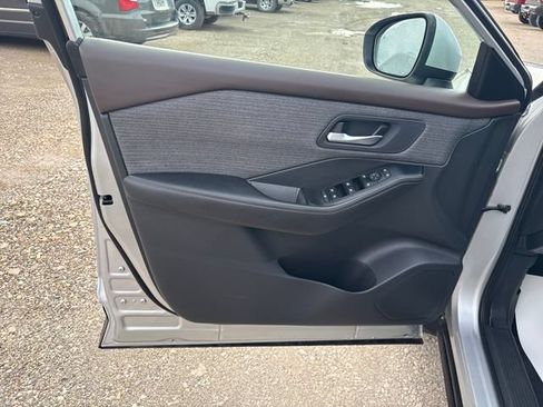 Used 2022 Nissan Rogue SV AWD/4WD image 7
