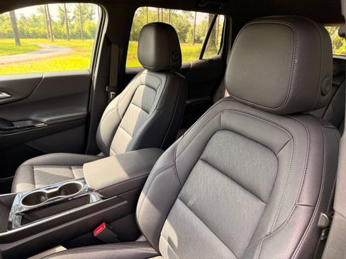 Used 2025 Chevrolet Equinox LT w/ Convenience Package II FWD image 12