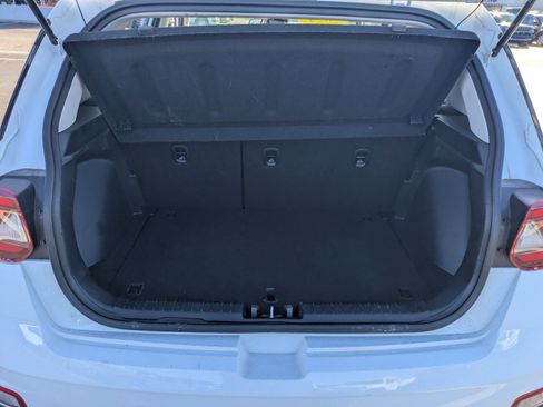 Used 2024 Hyundai Venue SEL image 28