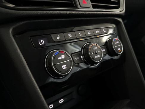 Certified 2024 Volkswagen Taos SE FWD image 19