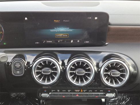 Used 2023 Mercedes-Benz CLA 250 4MATIC image 27