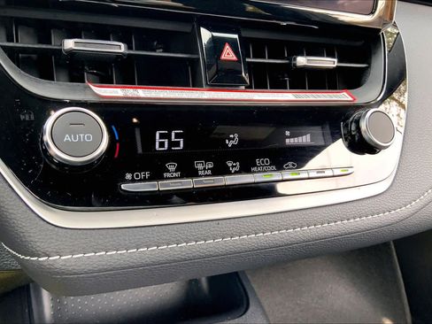 Used 2025 Toyota Corolla SE image 31