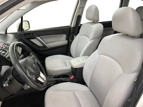 Used 2018 Subaru Forester 2.5i Premium w/ All-Weather Package image 12