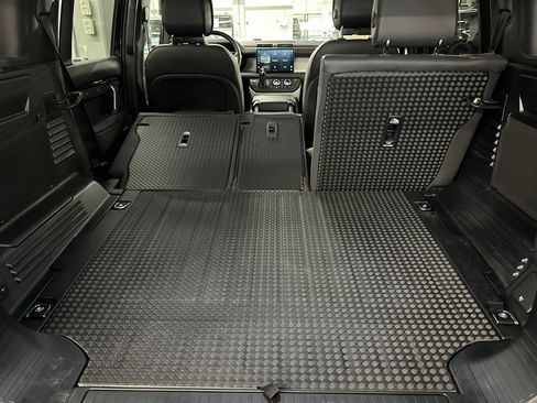 Used 2025 Land Rover Defender 110 S image 33