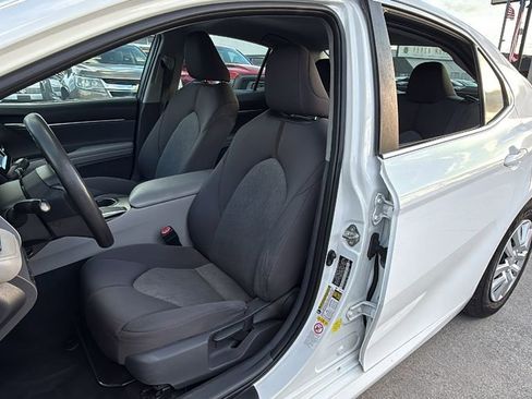 Used 2018 Toyota Camry L image 21