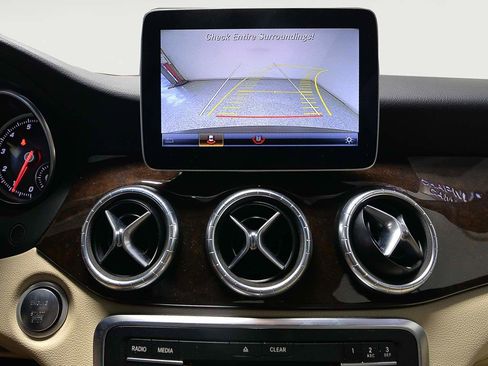 Used 2018 Mercedes-Benz CLA 250 image 16