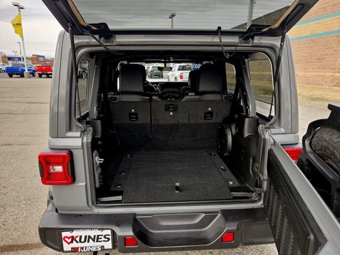 Used 2023 Jeep Wrangler Altitude image 31