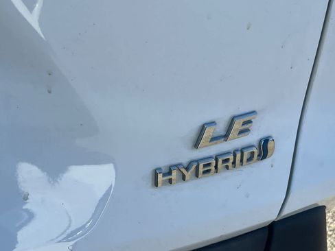 Used 2021 Toyota RAV4 LE AWD/4WD image 21