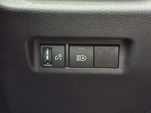 Used 2025 Toyota RAV4 XLE AWD/4WD image 13