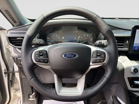 Used 2024 Ford Explorer XLT w/ Equipment Group 202A AWD/4WD image 32