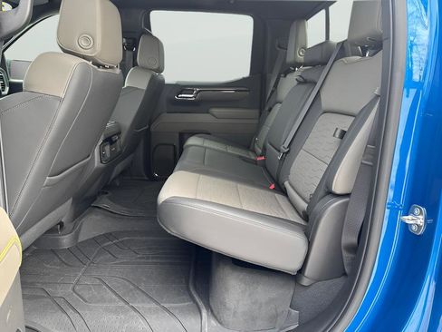 Used 2023 Chevrolet Silverado 1500 ZR2 w/ Technology Package image 9