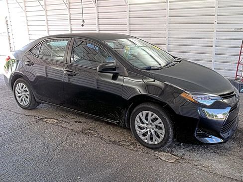 Used 2017 Toyota Corolla LE FWD image 2