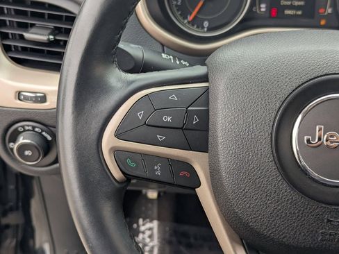 Used 2016 Jeep Cherokee Latitude FWD image 21