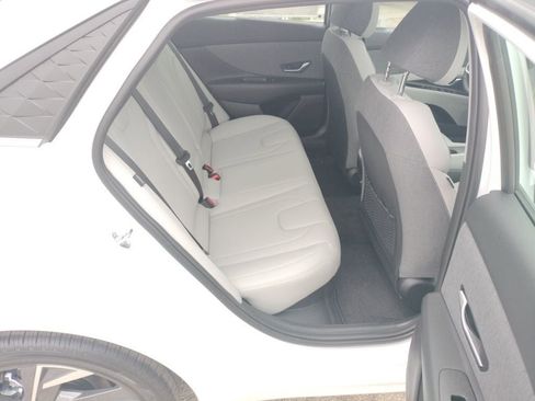 Used 2025 Hyundai Elantra Limited FWD image 41