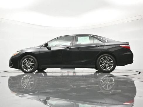 Used 2016 Toyota Camry SE FWD image 43
