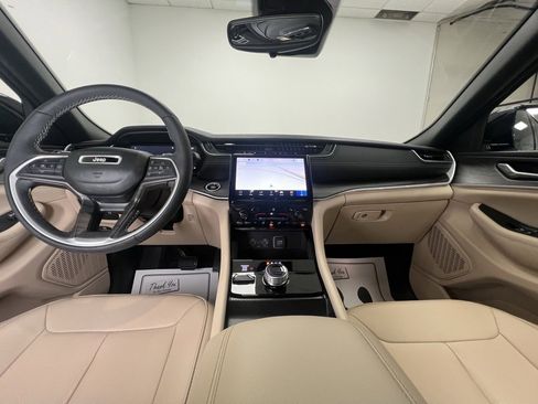 Used 2024 Jeep Grand Cherokee Limited image 10