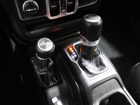 Used 2023 Jeep Gladiator Overland AWD/4WD image 21