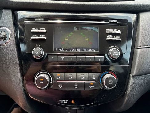 Used 2017 Nissan Rogue SV AWD/4WD image 17