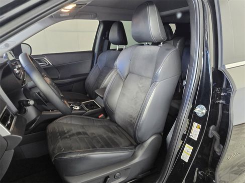 Used 2023 Mitsubishi Outlander SE image 6