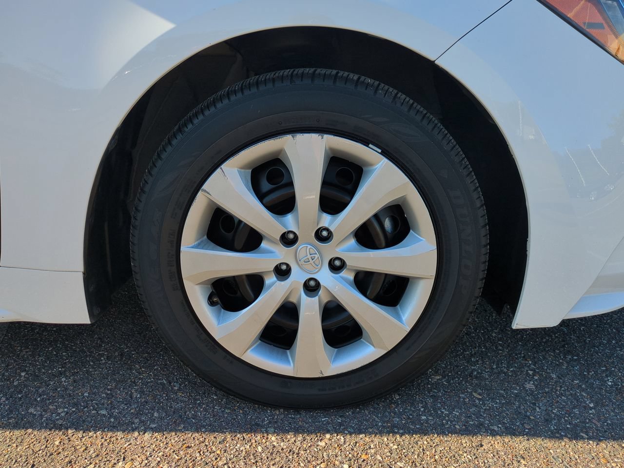 Used 2025 Toyota Corolla LE FWD image 11
