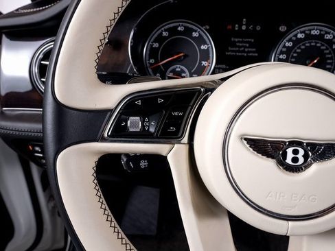 Used 2019 Bentley Bentayga image 39