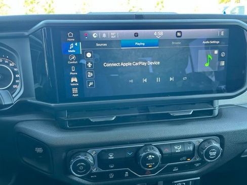 Used 2025 Jeep Gladiator Sport AWD/4WD image 13