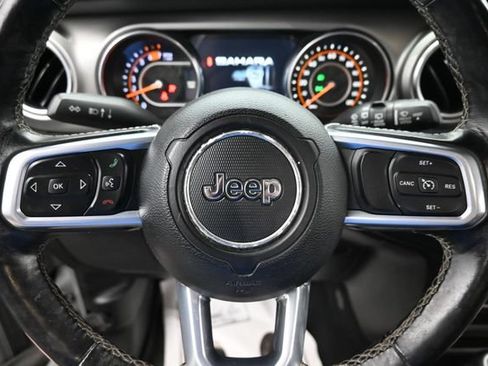 Used 2019 Jeep Wrangler Unlimited Sahara w/ Dual Top Group AWD/4WD image 14