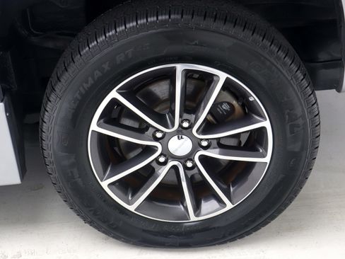 Used 2016 Dodge Grand Caravan SXT FWD image 30