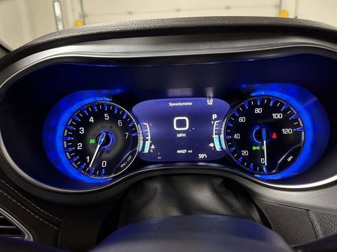 Used 2025 Chrysler Pacifica Limited FWD image 12