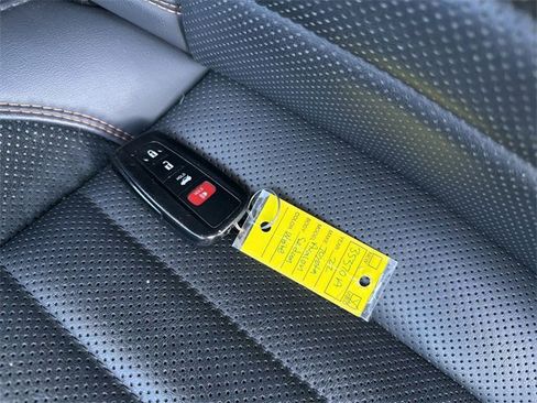 Used 2022 Toyota Avalon XSE image 35