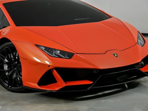 Used 2021 Lamborghini Huracan EVO image 3