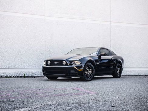 Used 2013 Ford Mustang GT Premium image 31