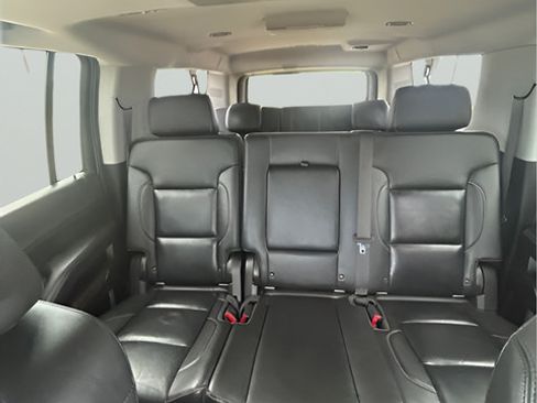 Used 2018 Chevrolet Suburban LT AWD/4WD image 17