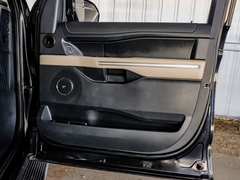 Used 2022 Ford Expedition Max Limited image 45