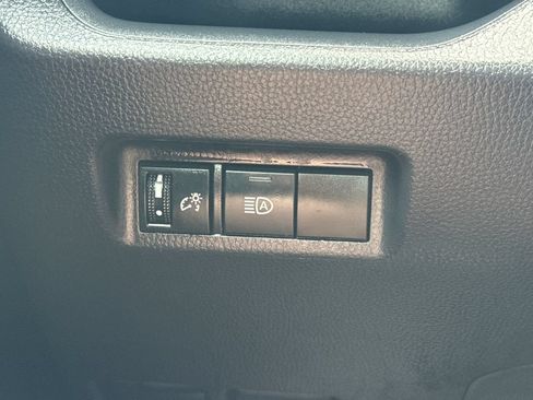 Used 2025 Toyota RAV4 XLE AWD/4WD image 31