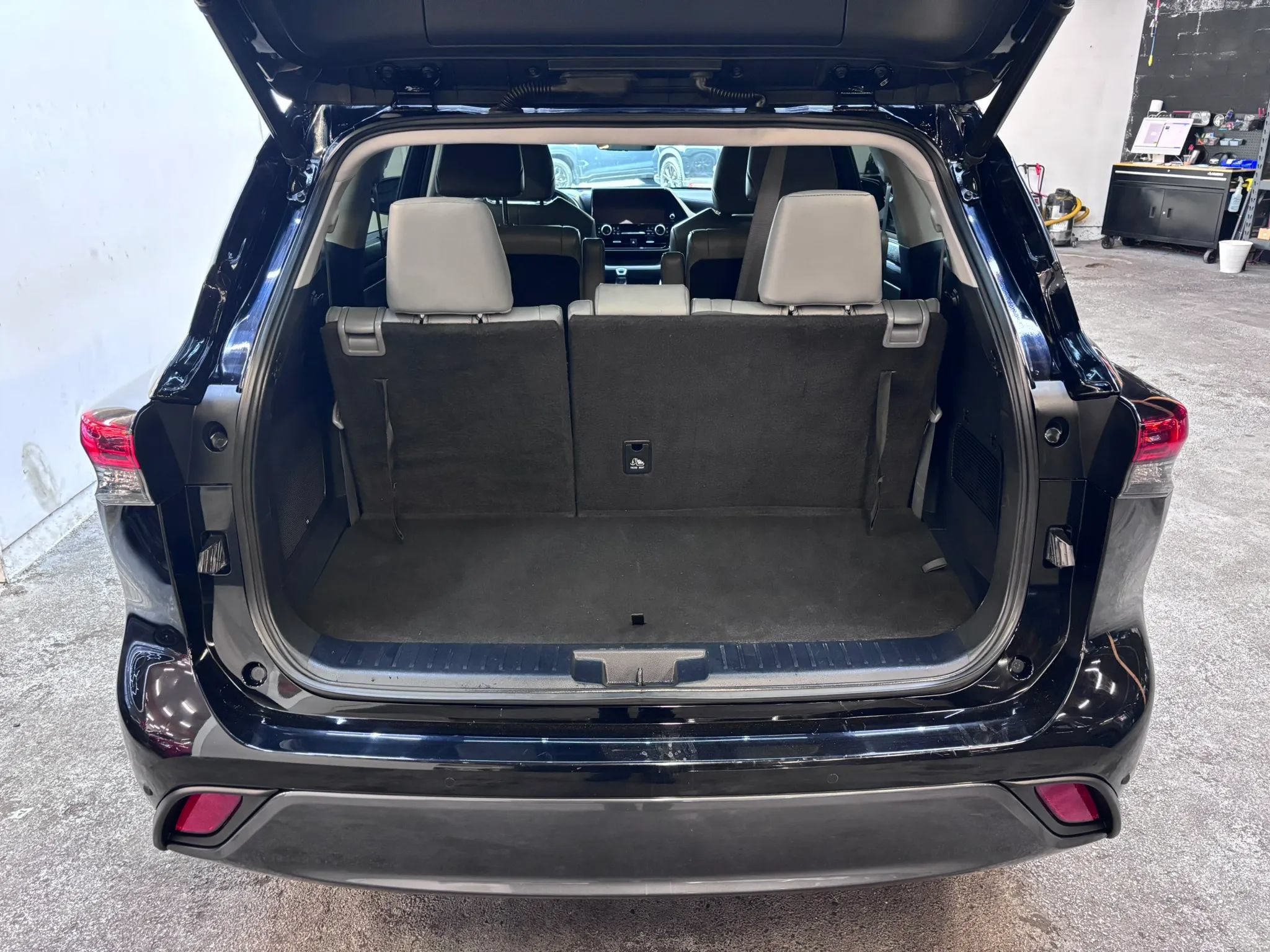 Used 2023 Toyota Highlander Limited AWD/4WD image 25