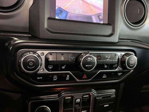 Used 2022 Jeep Gladiator Willys image 28