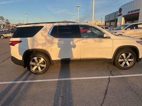 Used 2019 Chevrolet Traverse LT w/ LT Premium Package image 6