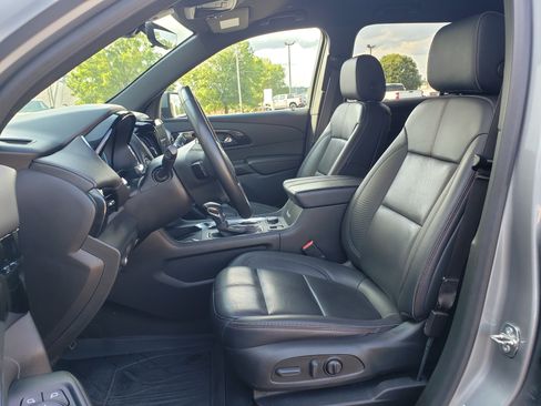 Used 2023 Chevrolet Traverse RS w/ LPO, Floor Liner Package FWD image 31