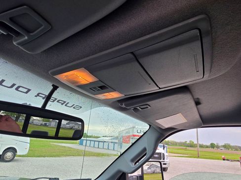 Used 2015 Ford F250 XLT w/ XLT Premium Package image 21