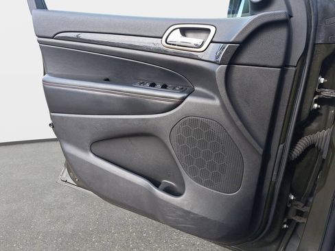 Used 2016 Jeep Grand Cherokee Laredo 75th Anniversary image 26