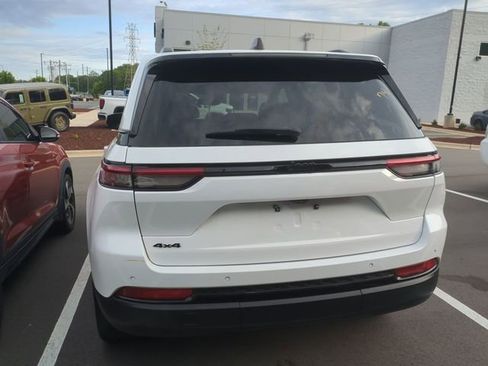 Used 2023 Jeep Grand Cherokee Altitude AWD/4WD image 11