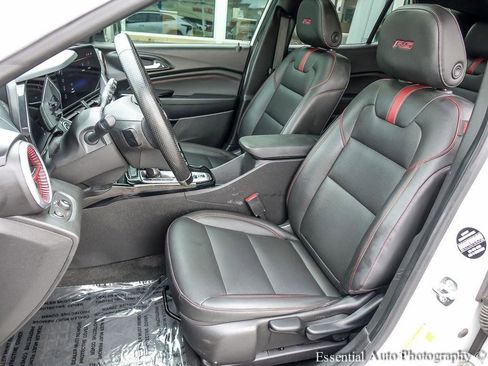 Used 2024 Chevrolet Trax RS w/ Sunroof Package FWD image 9