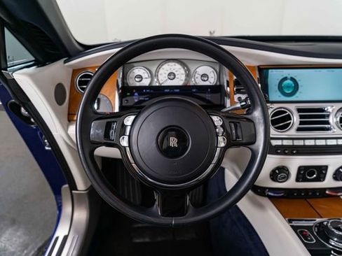 Used 2017 Rolls-Royce Dawn RWD image 19