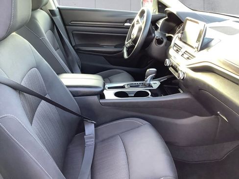 Used 2024 Nissan Altima 2.5 SV image 13