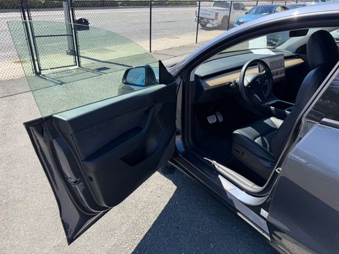 Used 2022 Tesla Model Y Performance AWD/4WD image 9