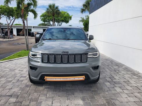 Used 2021 Jeep Grand Cherokee Laredo X AWD/4WD image 2